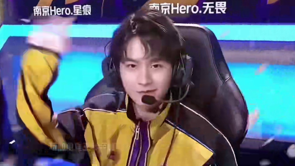 24亿英镑 24亿英镑